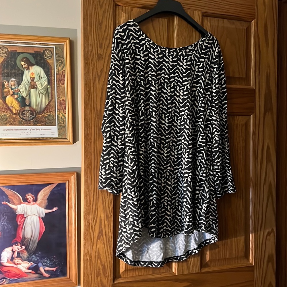 Black and white print long shirt